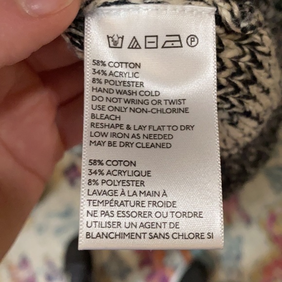 Open black and white sweater from urban outfitters - Picture 4 of 4